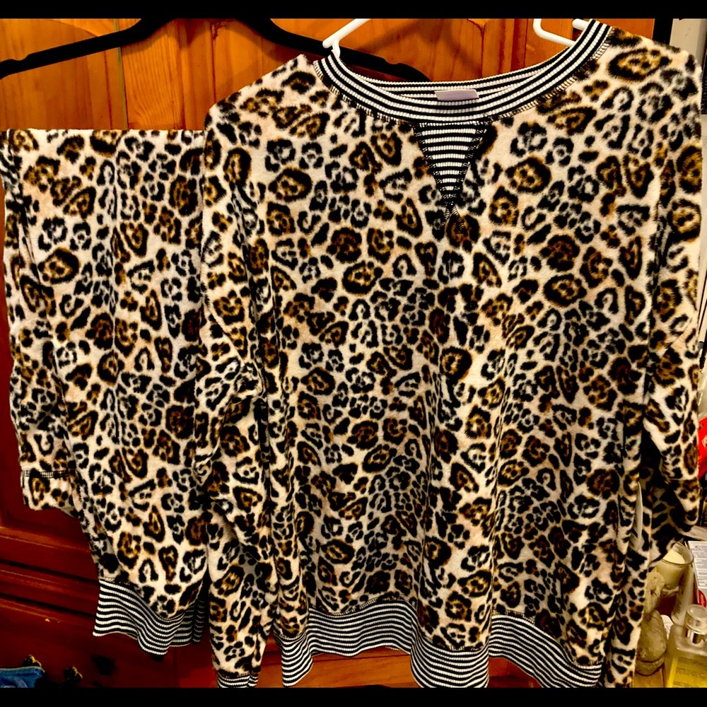 Leopard print  women’s velour lounge set